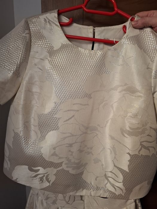 Compleu elegant crem