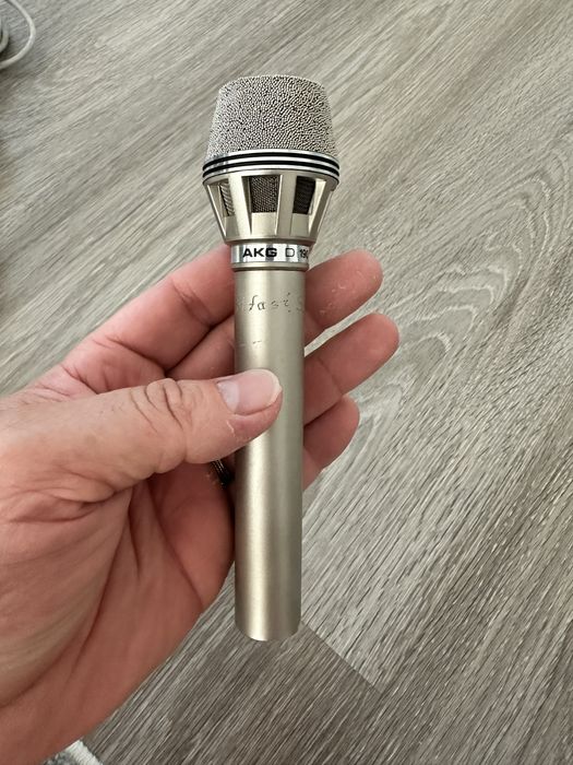 AKG D190E Dynamic Cardioid Microfon ani 70