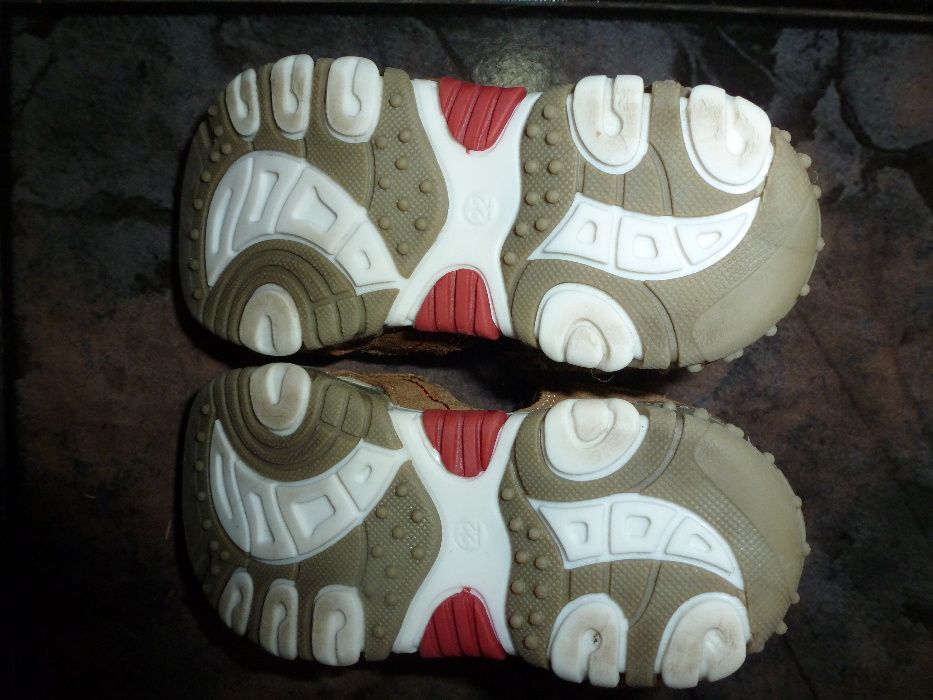 нови детски сандали от естествен велур 22р.