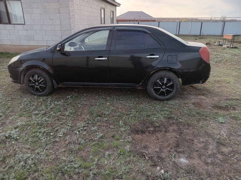 Машина Geely 2011 года