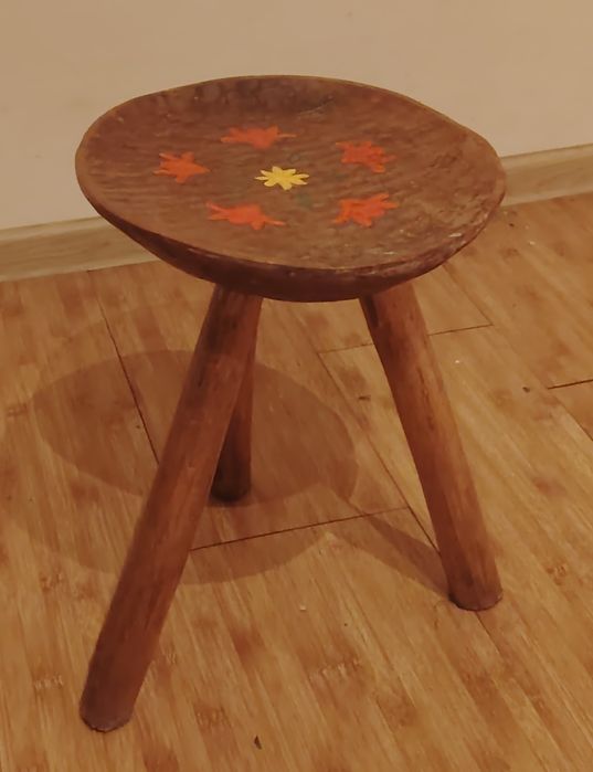 Scaun  trepied din lemn