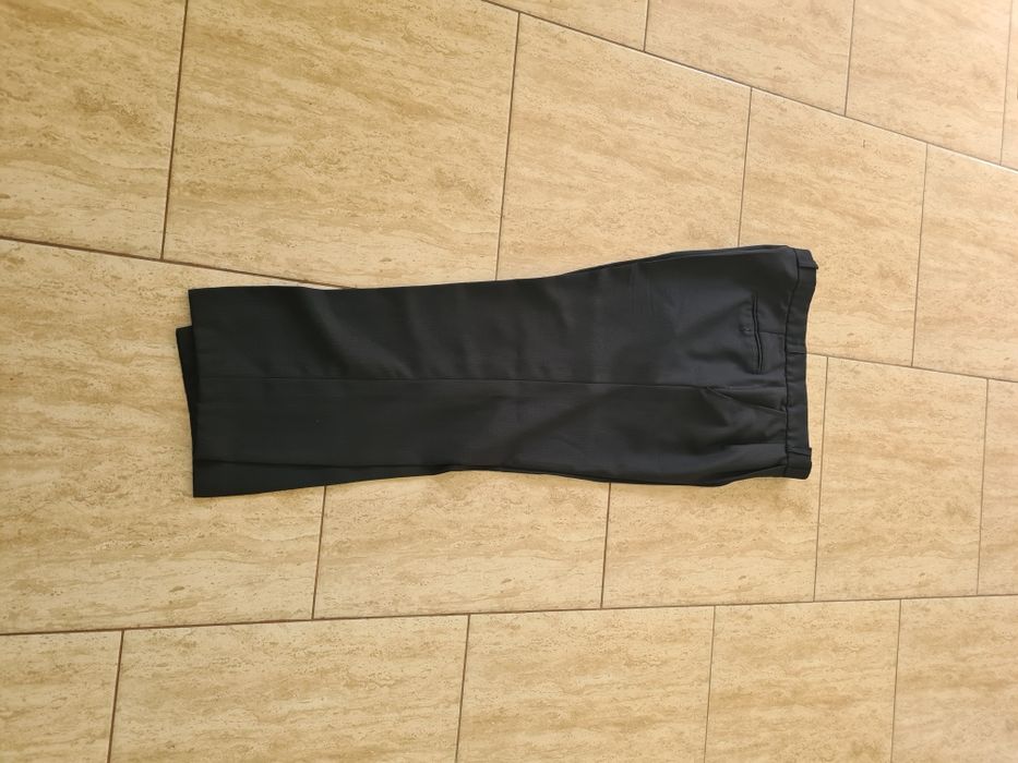 Vind pantaloni bărbați cu fermoar  în stare bună  115 lățime  și 105 L