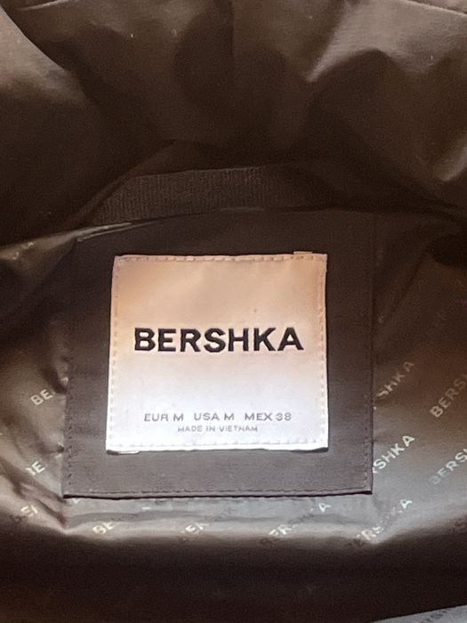 Жилетка Bershka.