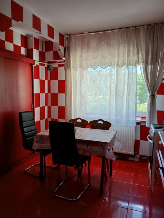 Vând apartament 3 camere depou