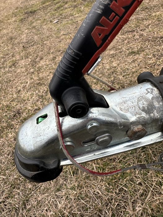 Remorcă 1200 kg cu sistem de frânare