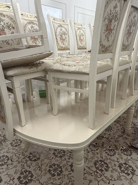 Срочно продается стол и стуля