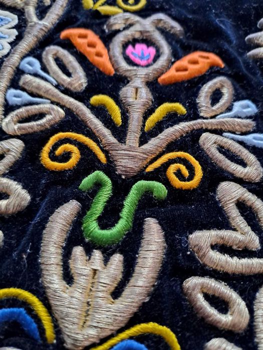 fusta veche traditionala catifea broderie fir metalic
