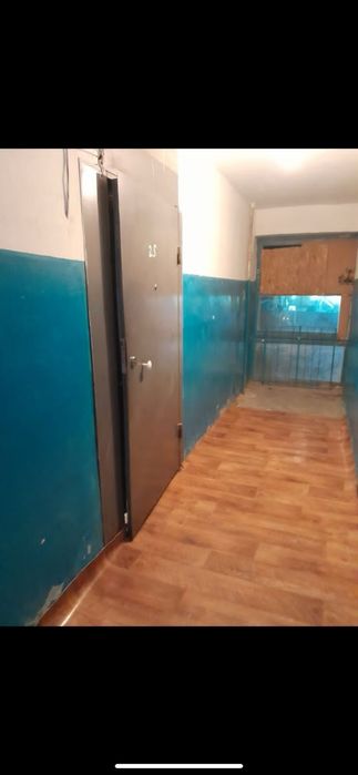 Продам квартиру 4микр 10 дом