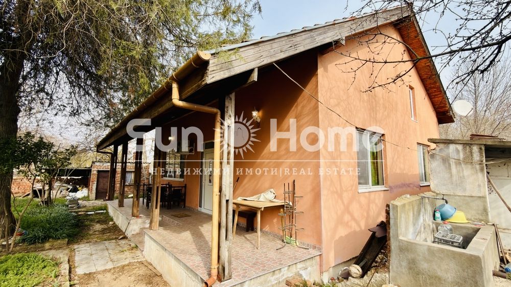 Продава се обзаведена къща с 4 стаи и двор в с. Оризово, област Стара