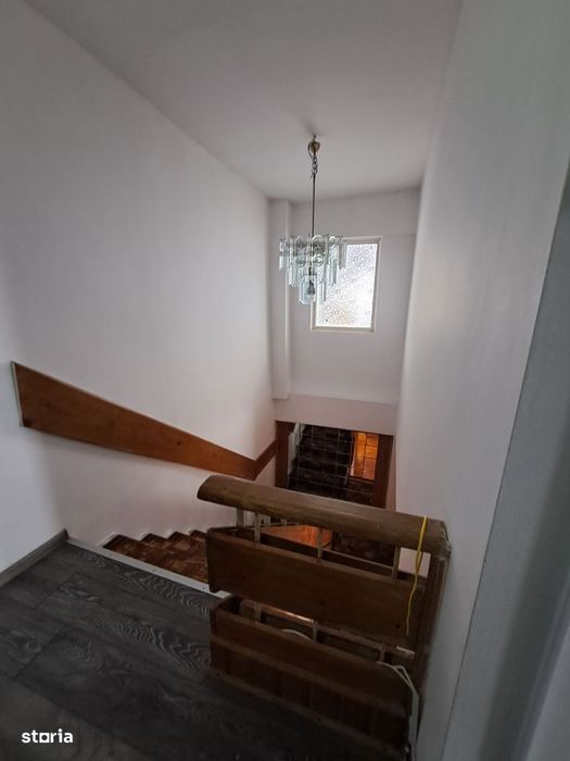 Vând apartament cu 5 camere,scara interioara,3 balcoane,ultracentral