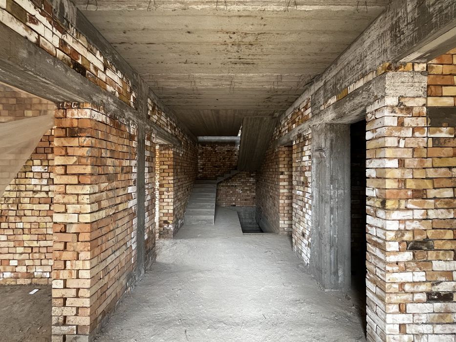 Учкахрамон постидан 1 км (5 соток 8 хона)