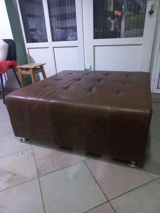 Пуфик из кожезаменителя.