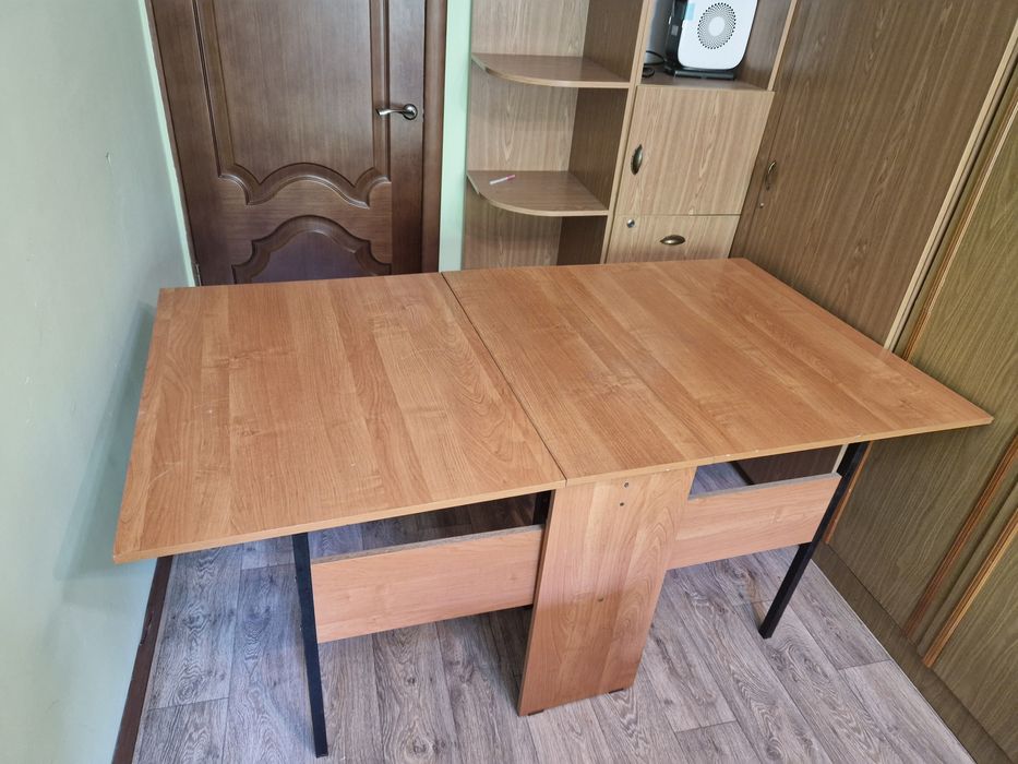 Стол-книжка. Светлый.