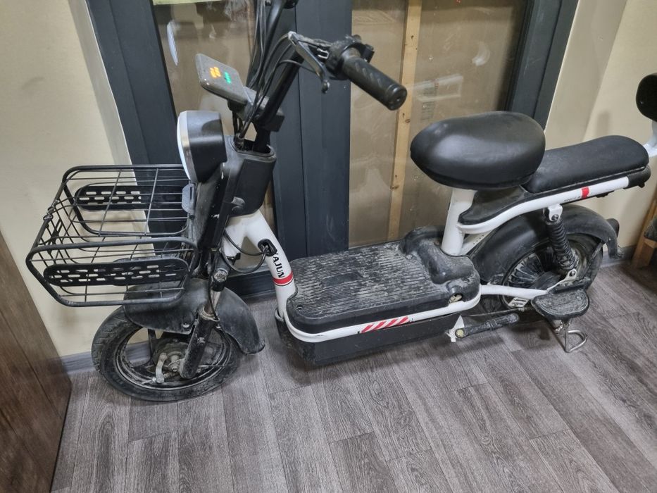 Скутер сотилади янги