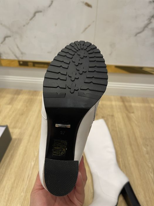 Сапоги белые. Кожанные