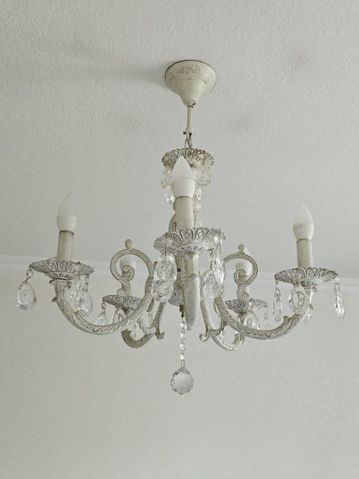 Три люстры разные