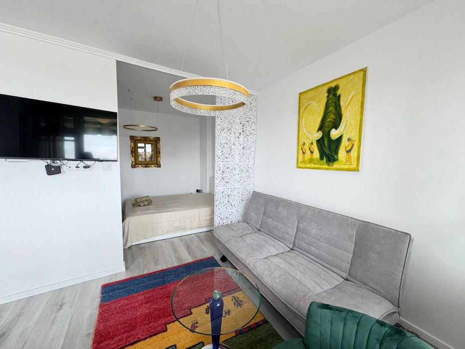 Дава се под наем Едностаен апартамент в Бургас, Център - 54 кв.м за 459 € - Снимка #1