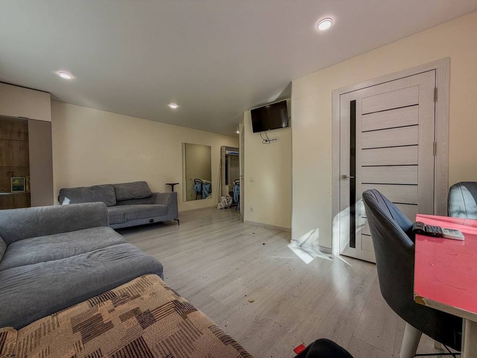 1/2/5 Буюк Ипак Йули 37м2 балкон 2х3 Кирпич Военный Госпиталь мебель.т