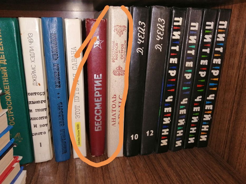 Монеты, статуэтки, бусы