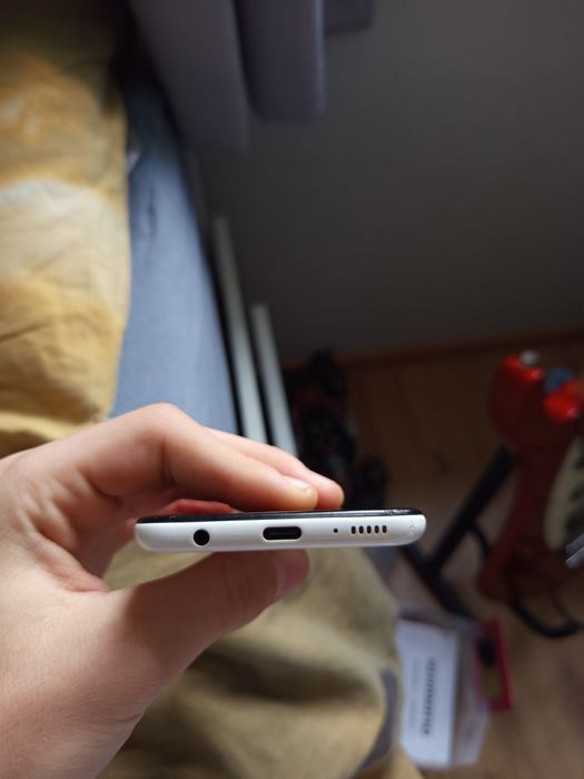 Продава се Samsung A20e за части