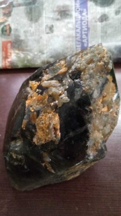 Морион большого размера кристалл
