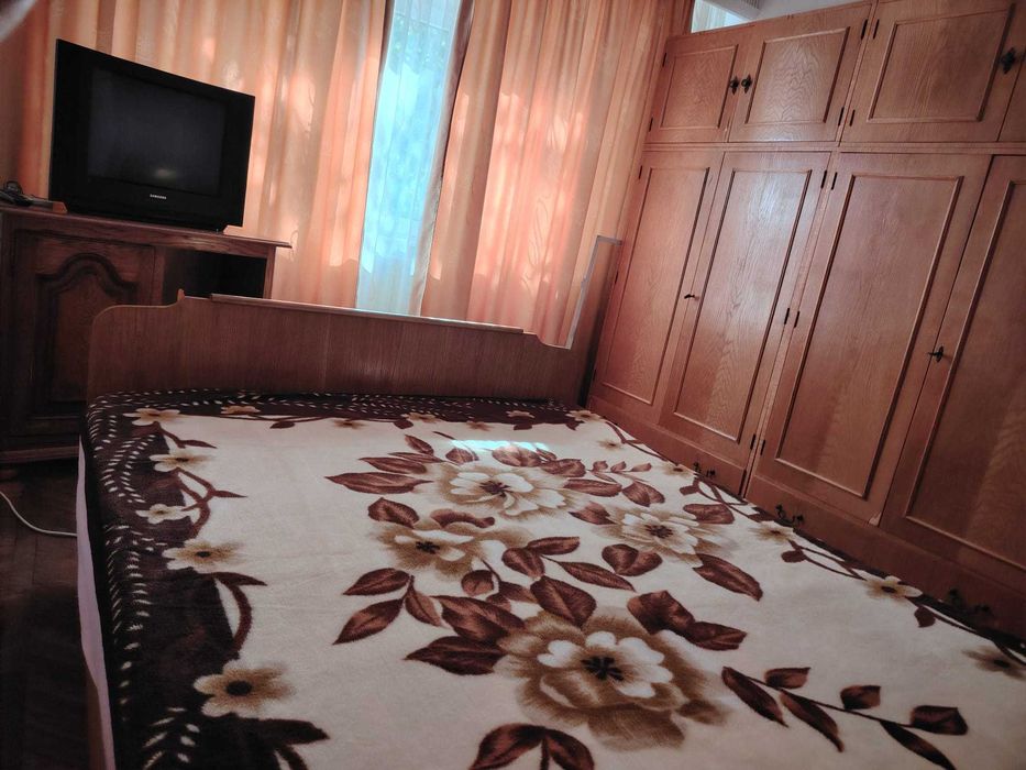 Închiriez apartament 3 camere
