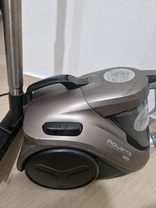 Aspirator fara sac Rowenta Compact Power Cyclonic Animal Care RO3786EA