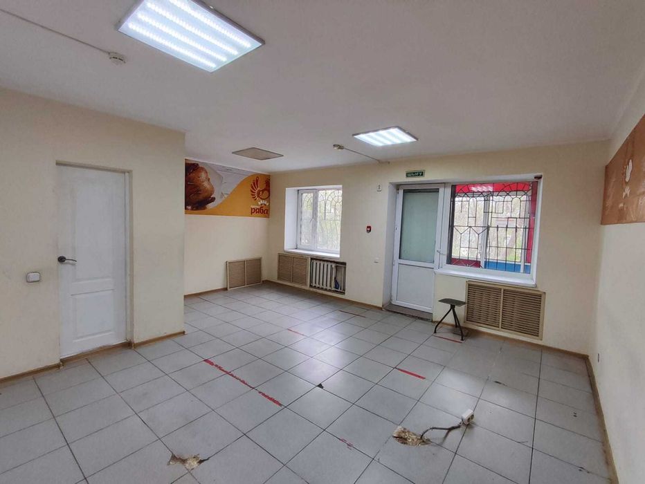 Напротив ТД Бакалея, 42 кв.м.