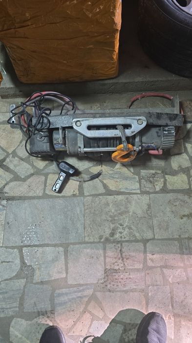 Продам  Лебедка автомобильная в  хорошем состоянии