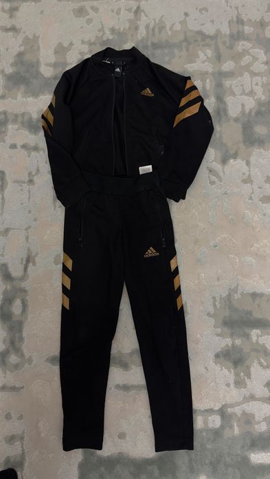 Куртка,костюмы спортивные