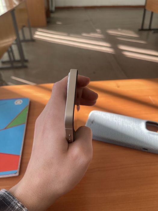 Продам iPhone 13 128