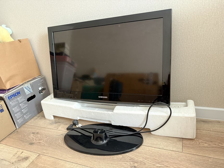 Продам телевизор 32 диагональ Samsung