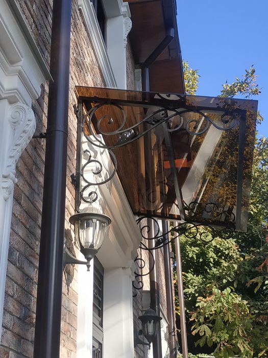 Элитные козырьки навесы Hi Tech naves из лексана под ключ.