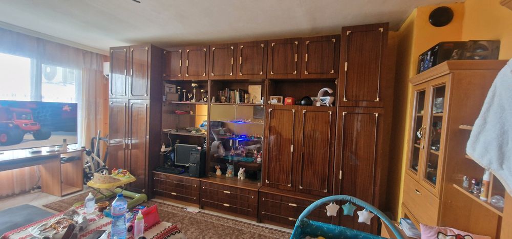 Продавам Ретро Секция