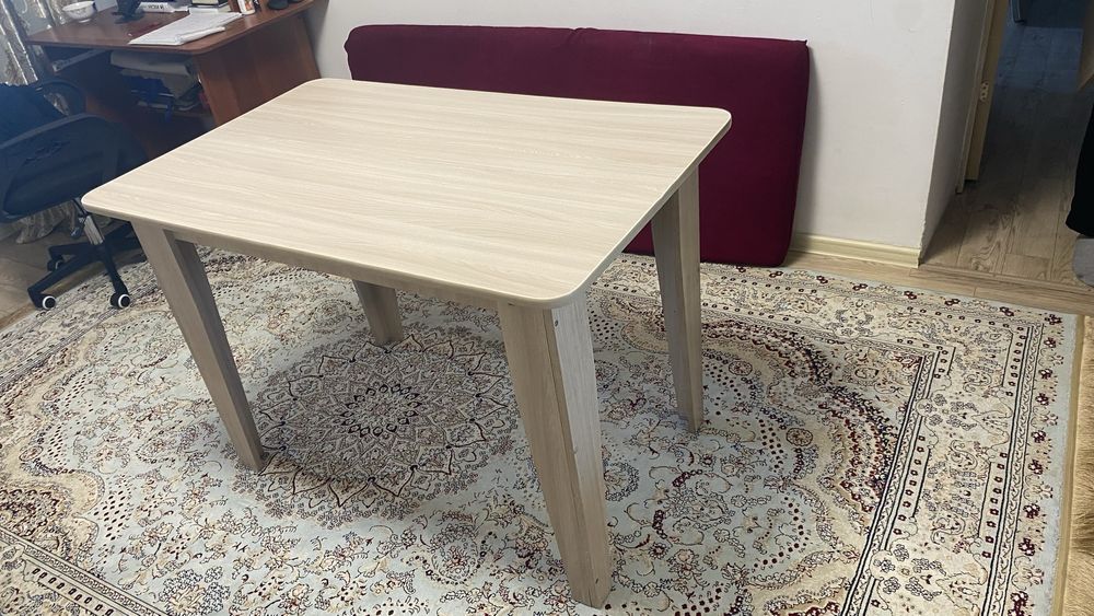 Продам стол(без стульев)