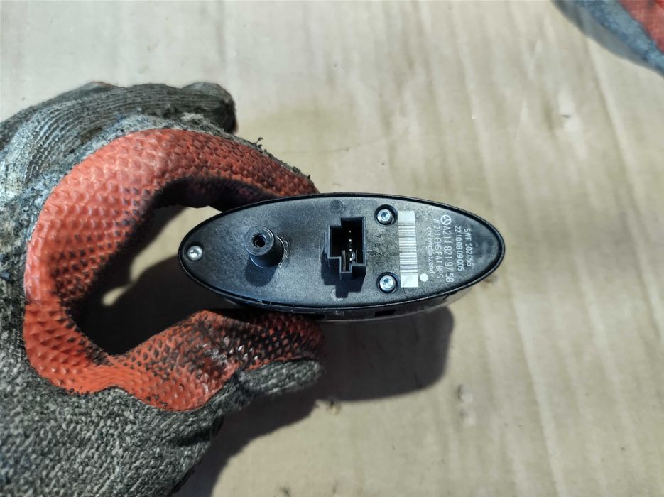 Бутон Ел.Стъкло Mercedes W211 E class Tmodel 4matic 320CDI 2008г