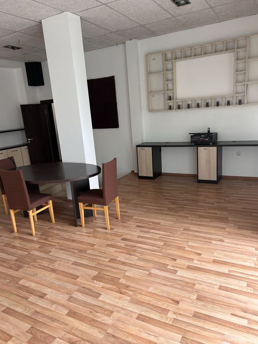 Магазин със склад под наем!