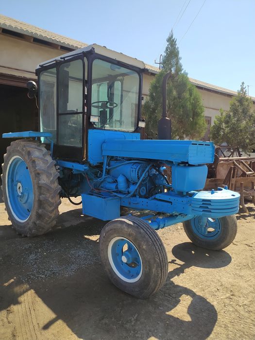 Tractor VA zatki sotiladi