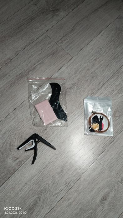 Гитара чёрного цвета