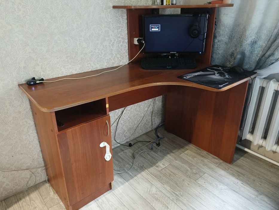 Компьютерный стол
