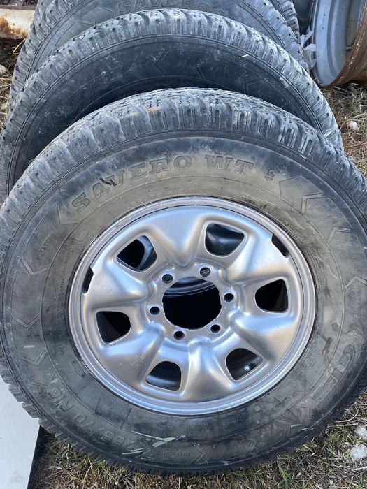 Гуми с джанти за Toyota Hilux/Land cruiser 16 цола