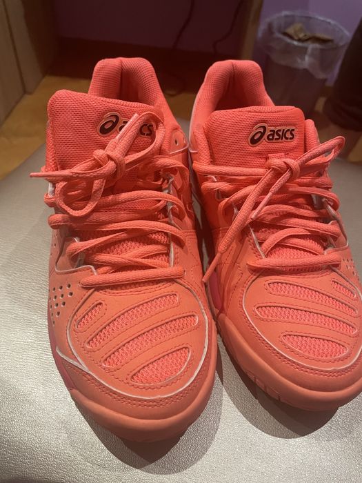 Маратонки Asics в два размера - 38 и 39 номер