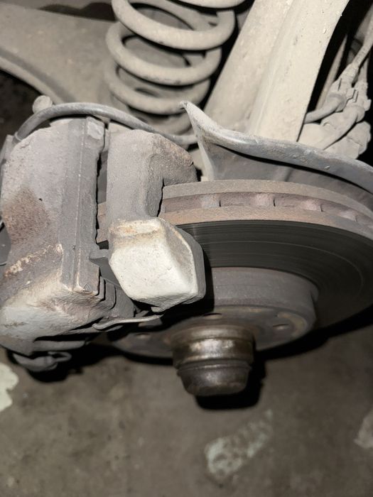 Продам тормозные диски с супортами