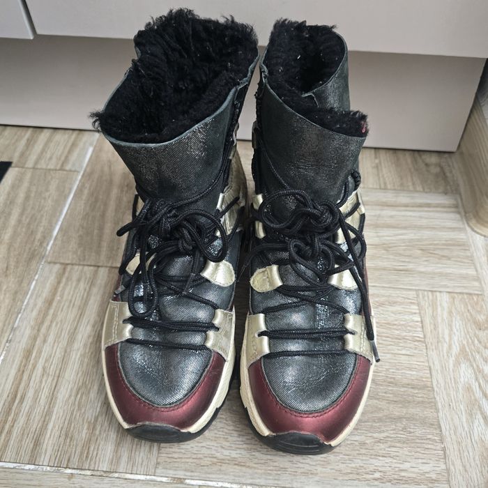 Продаю Reebok демисезон по 2000тг