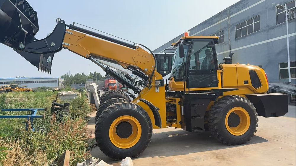 Телескопичсекий погрузчик BISON 3500кг