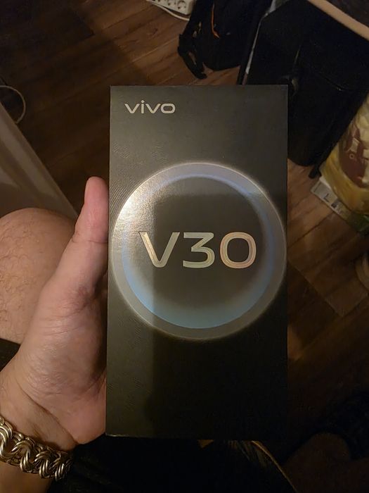 Продам срочно VIVO V30 5G 256gb