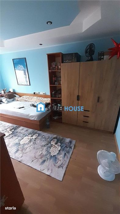 Apartament cu patru camere zona 1 decembrie
