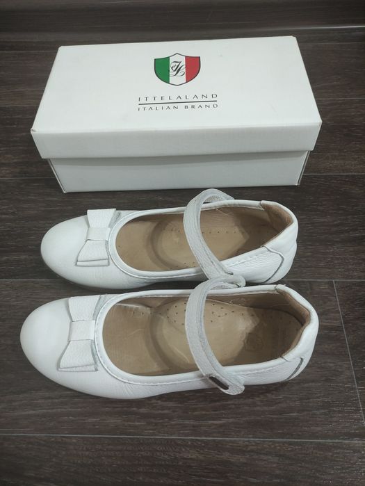 Кожаные туфли на девочку