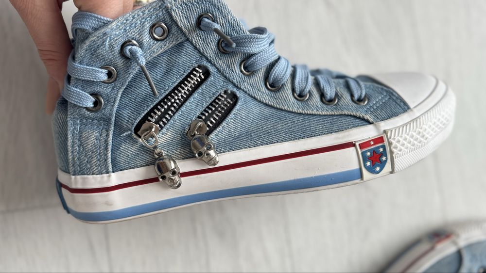 Tenesi dama albastri ca noi