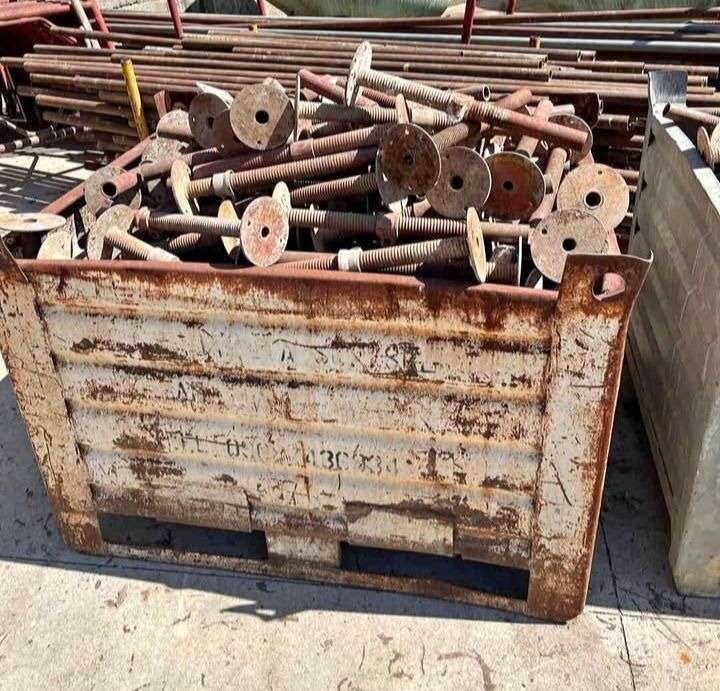 Podine și schela metalica